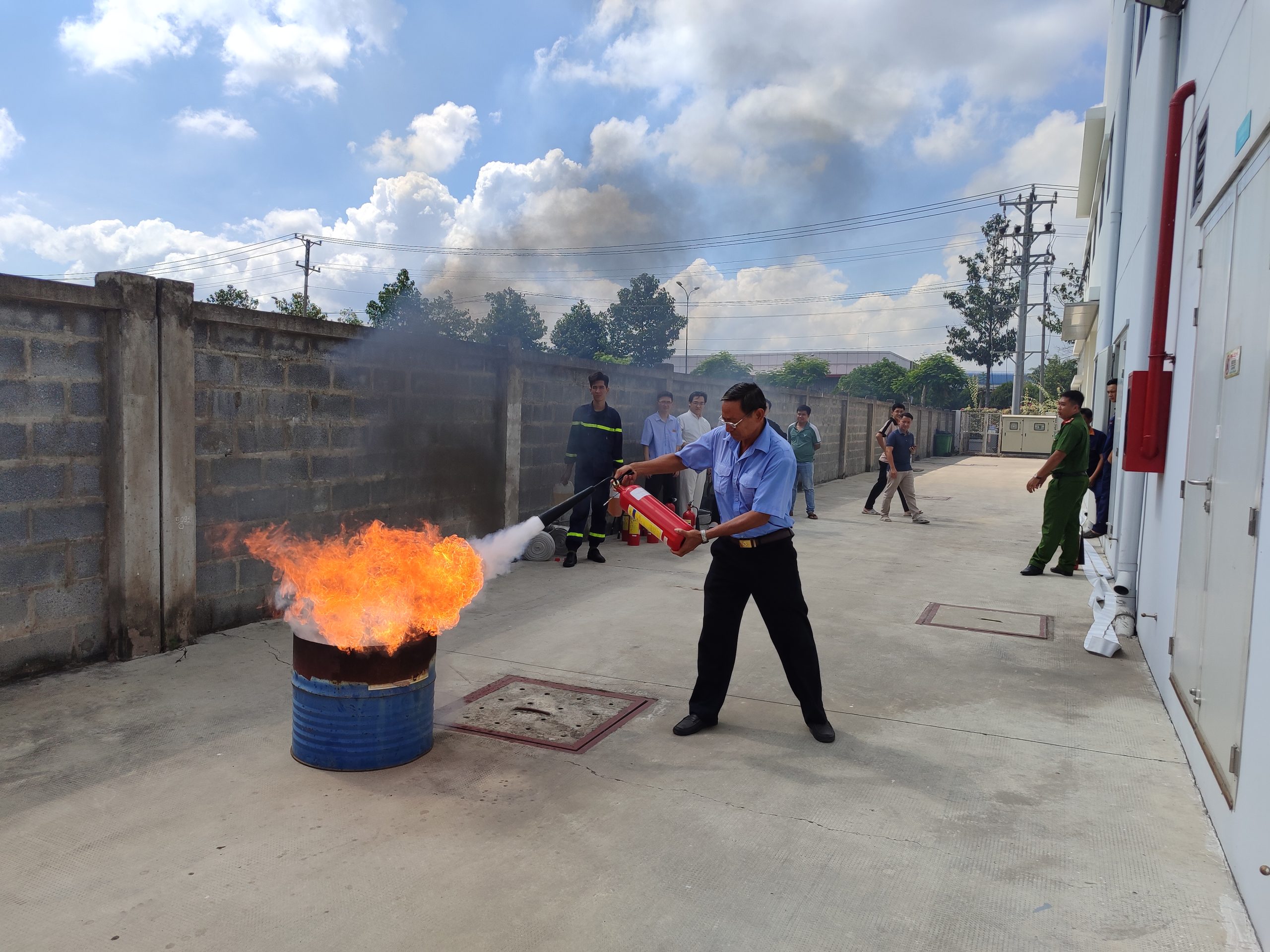 Hoạt đông phòng cháy chữa cháy và cứu hộ cứu nạn.